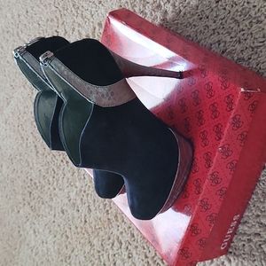 Guess black/silver suede platform heels